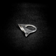 Cargar imagen en el visor de la galería, ANILLO PEZ ONDAS
