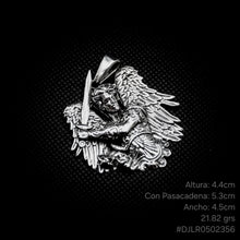 Cargar imagen en el visor de la galería, DIJE SAN MIGUEL ARCÁNGEL
