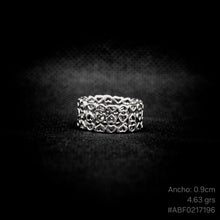 Cargar imagen en el visor de la galería, ANILLO BANDA CORAZONES
