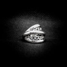 Cargar imagen en el visor de la galería, ANILLO ESLABÓN ENTRELAZADO
