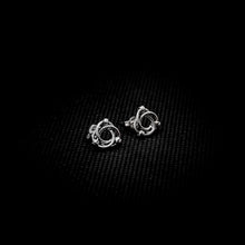 Cargar imagen en el visor de la galería, ARETES ENTRELAZADOS CON CUENTAS
