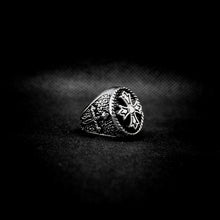Cargar imagen en el visor de la galería, ANILLO CRUZ TEMPLARIA
