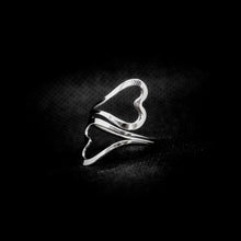 Cargar imagen en el visor de la galería, ANILLO DOBLE CORAZÓN
