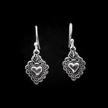 Cargar imagen en el visor de la galería, ARETES SAGRADO CORAZÓN
