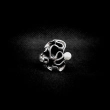 Cargar imagen en el visor de la galería, ANILLO MINIMALISTA CON PERLA
