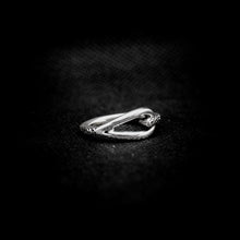 Cargar imagen en el visor de la galería, ANILLO HEBILLA

