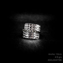 Cargar imagen en el visor de la galería, ANILLO MARTILLADO

