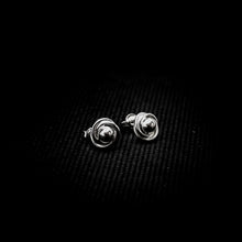 Cargar imagen en el visor de la galería, ARETES CUENTA ENTRELAZADA
