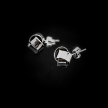 Cargar imagen en el visor de la galería, ARETES ENTRELAZADOS
