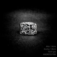 Cargar imagen en el visor de la galería, ANILLO BANDA CON ROSAS
