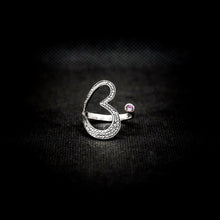 Cargar imagen en el visor de la galería, ANILLO CORAZÓN CON ZIRCONIA
