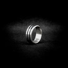 Cargar imagen en el visor de la galería, ANILLO BANDA LÍNEAS

