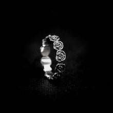 Cargar imagen en el visor de la galería, ANILLO BANDA ROSAS
