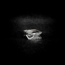 Cargar imagen en el visor de la galería, ANILLO MINIMALISTA CUADRADO
