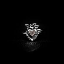 Cargar imagen en el visor de la galería, ANILLO CORAZÓN FLORES

