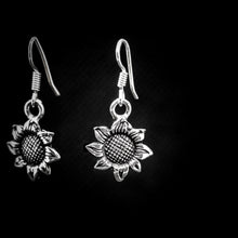 Cargar imagen en el visor de la galería, ARETE GIRASOLES
