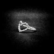 Cargar imagen en el visor de la galería, ANILLO CORAZÓN CUENTAS
