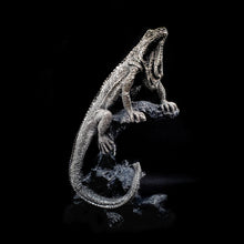 Cargar imagen en el visor de la galería, ESCULTURA IGUANA
