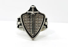 Cargar imagen en el visor de la galería, ANILLO ESCUDO MEDIEVAL
