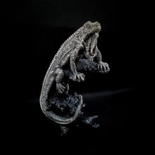 Cargar imagen en el visor de la galería, ESCULTURA IGUANA
